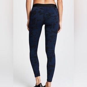 Koral knockout navy/black Camouflage Legging